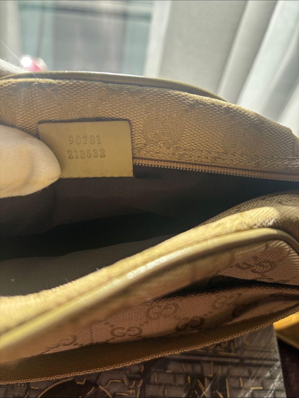 Like New GUCCI canvas Pouch w/Bag - Picture 5 of 9